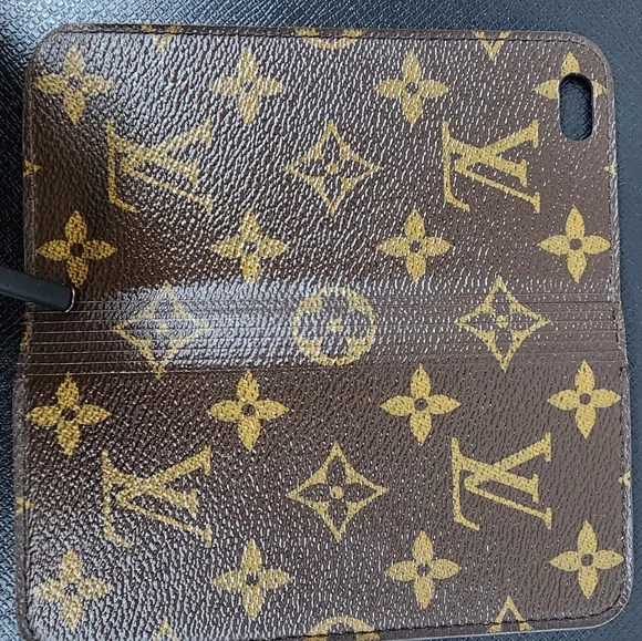 Monogram Canvas IPhone  AccessoryProduct - Picture 4 of 12
